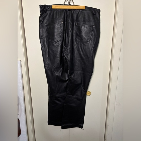 Wilson’s Maxima Black Leather Women’s Pants - Picture 3 of 4